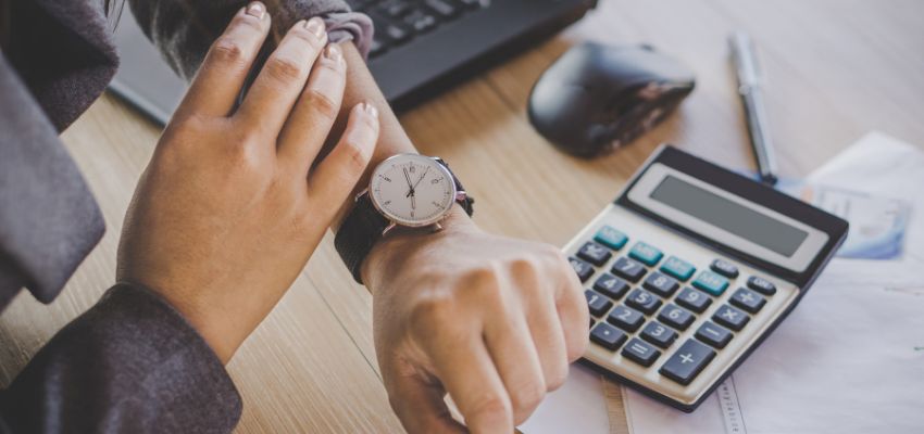 يؤدي ربط أدوات الذكاء الاصطناعي بأنظمة أخرى، مثل منصات التوقيع الإلكتروني، إلى تسريع عملية العقد.