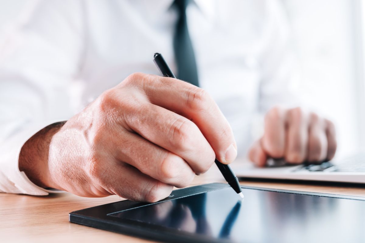 Il professionista utilizza l'autenticazione della firma.