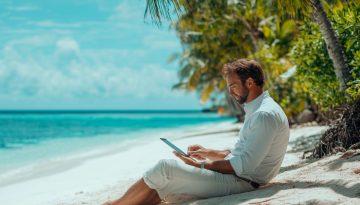 L'uomo firma il documento utilizzando un'applicazione mentre è in vacanza.