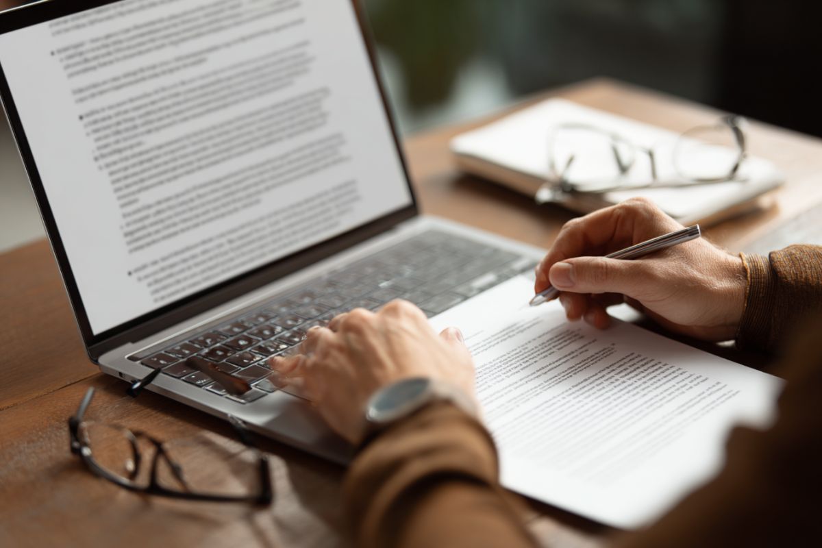 Un flusso di lavoro elettronico dei documenti offre un modo più intelligente ed efficiente per gestire, condividere e proteggere le informazioni, riducendo i costi e risparmiando tempo.