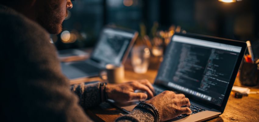 Un processo di flusso di lavoro elettronico è il modo in cui il lavoro si muove attraverso un sistema informatico invece di utilizzare la carta.