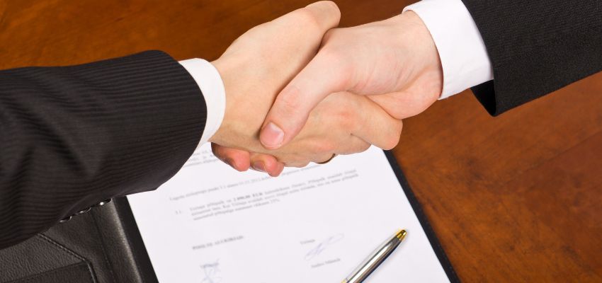 The two businessmen reached an agreement and signed a digital contract.